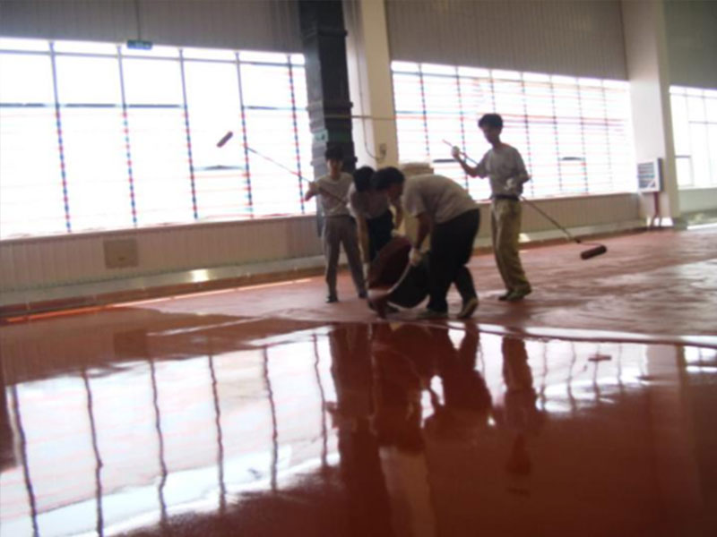 Нанесение верхнего слоя полиуретанового раствора