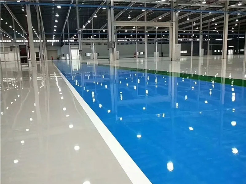 укладка толстого эпоксидного покрытия для пола